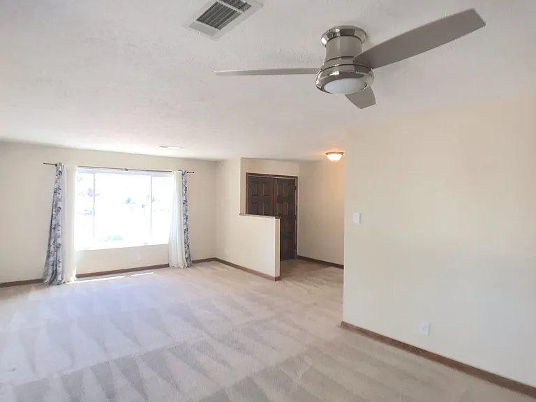 3621 Candlelight Dr NE — Photo 8