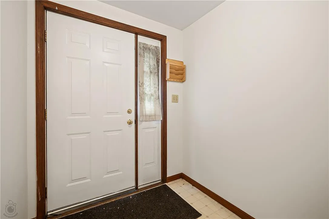 3 bed, 1.5 bath, 1152 sqft, $2,000 — Photo 4