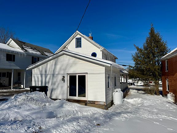 4th image of 211 Maple Street