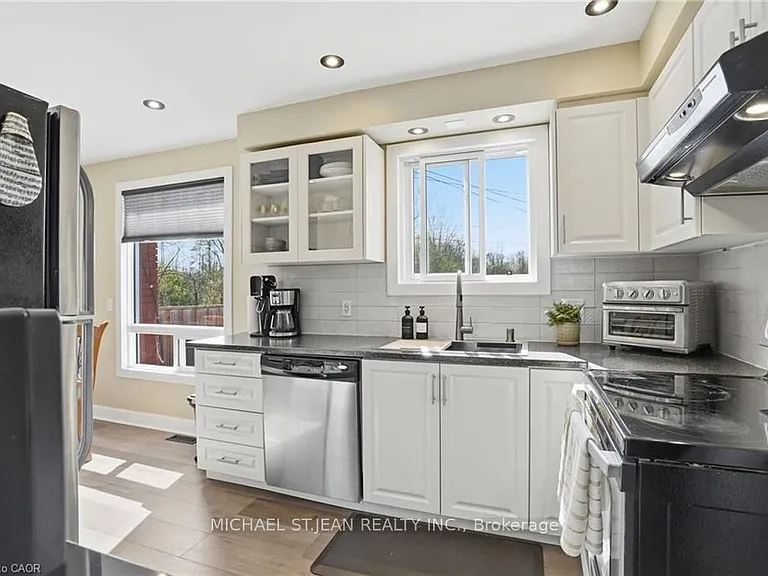 282 Roach Ave — Photo 20