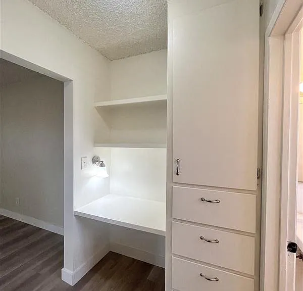 1230 W Hillandale Ave — Photo 8