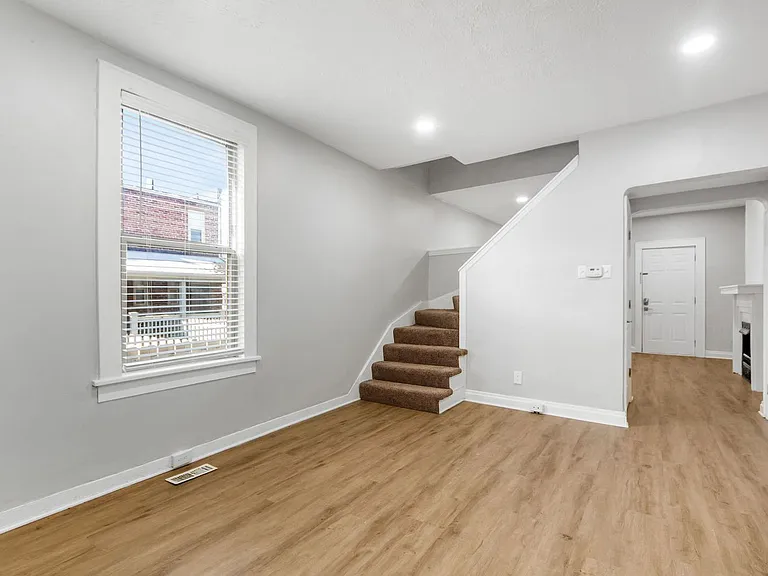 415 Mithoff St — Photo 13
