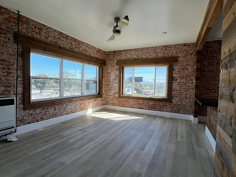 2171 Logan Ave #14 — Photo 2