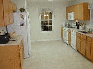 Lots of space in the kitchen