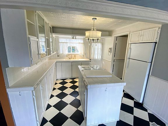 4th image of 2555 Patrice Dr