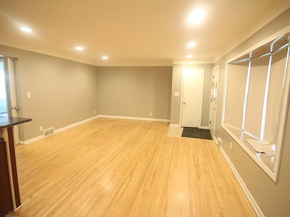 4th image of 1109 Harmon Ave