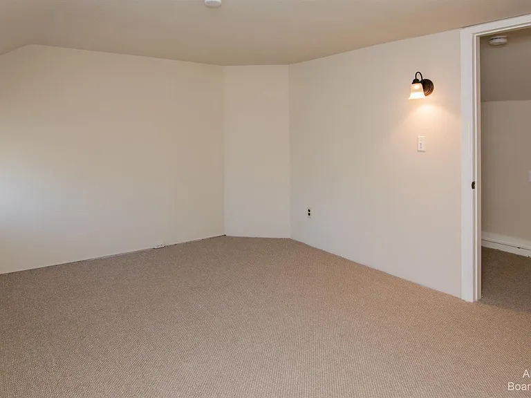 5071 Plymouth Rd — Photo 26
