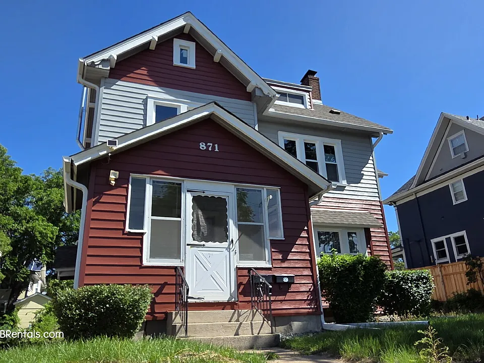 871 Saint Clair Ave #3