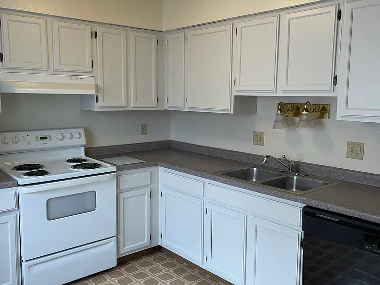 504 S Van Buren St #4 — Photo 2