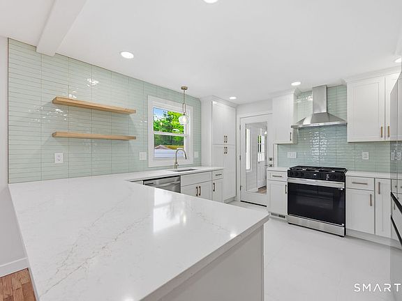 5th image of 146 Alexander Road