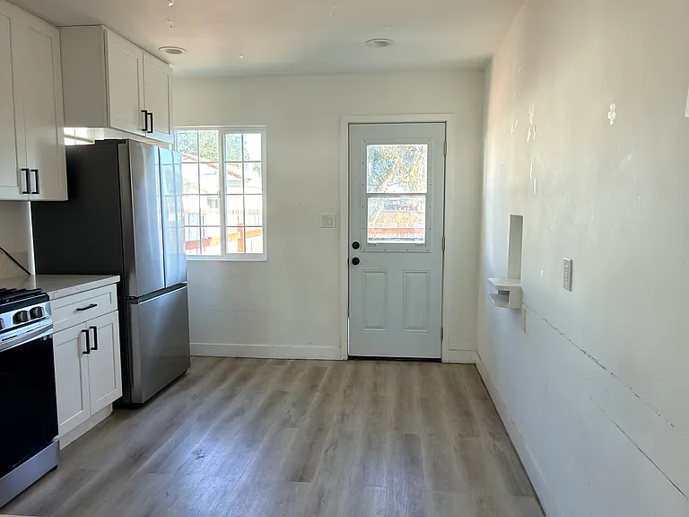 7967 Golden Ave — Photo 3