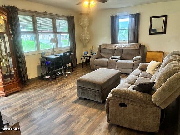 4th image of 413 S Dartmouth Ln