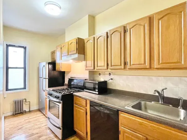 776 Washington Avenue image 1 of 3