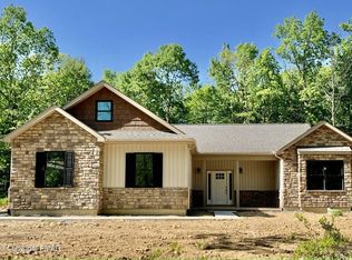 19 Masters Ln E, Hazleton, PA 18202