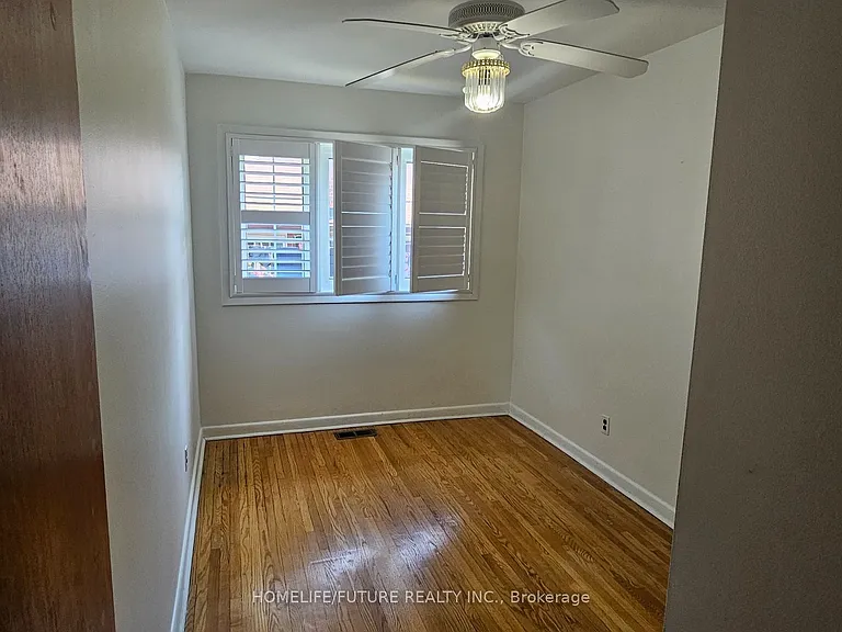 61 Hollyhedge Dr — Photo 9