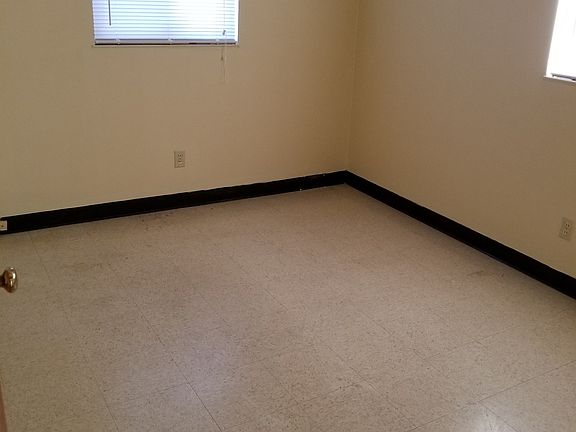 3rd image of 532 High Grove Blvd