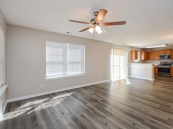 5th image of 577 Arbor Ridge Dr