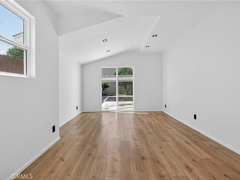 1713 W Alameda Ave — Photo 32