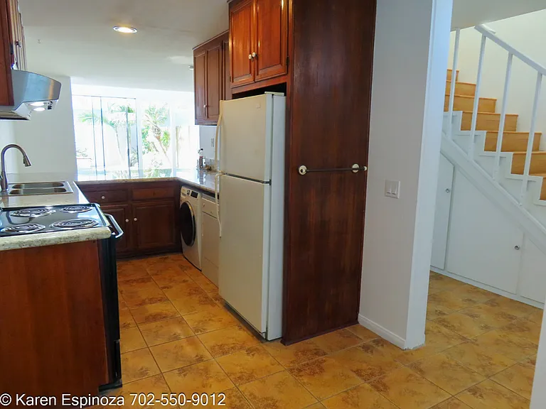 Kitchen w Washer dryer, refir, Stove and sink