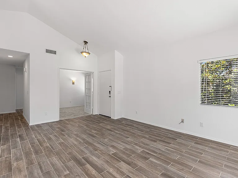 11239 Avenida De Los Lobos — Photo 3