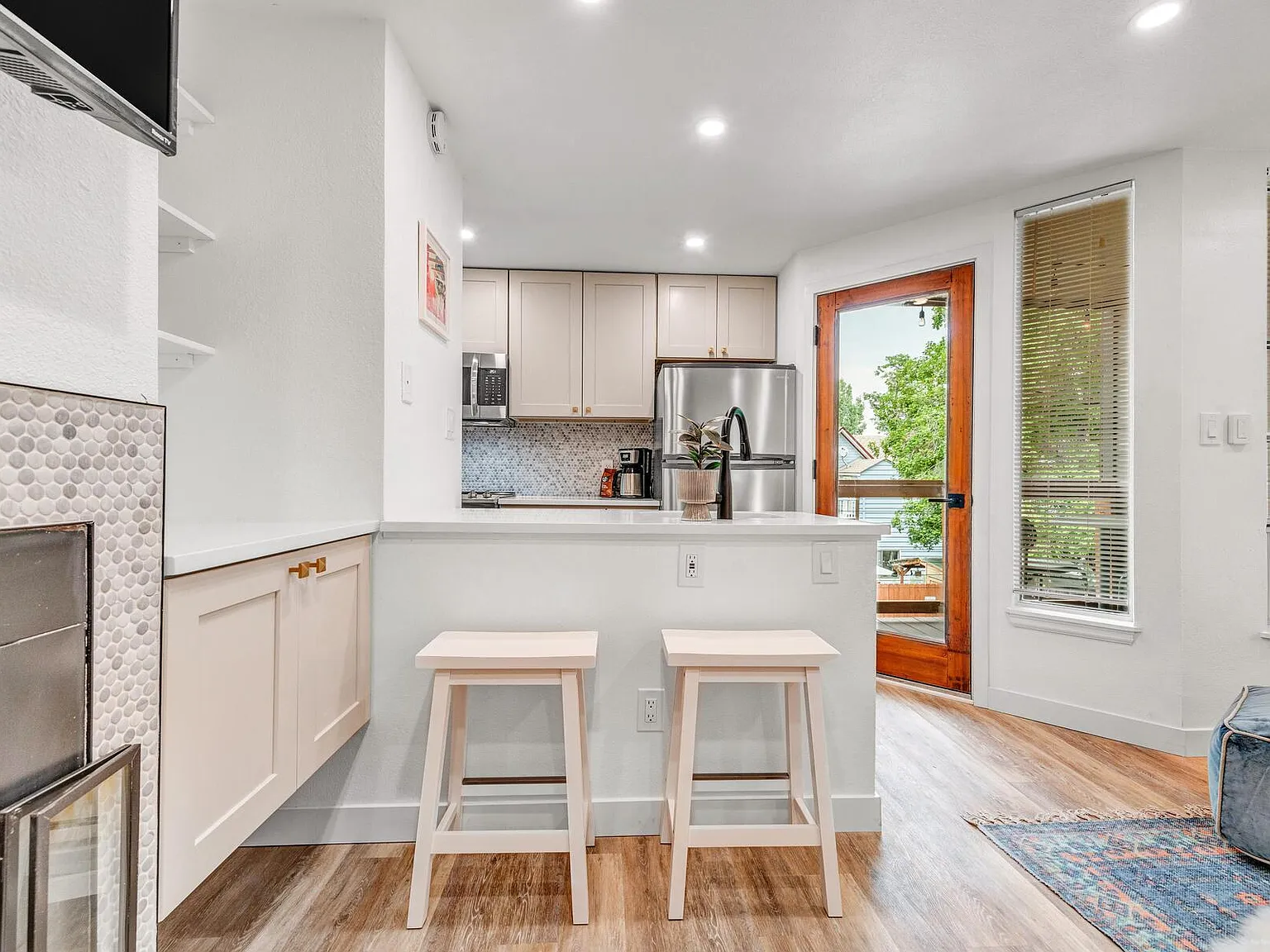 910 Portland Pl — Photo 3
