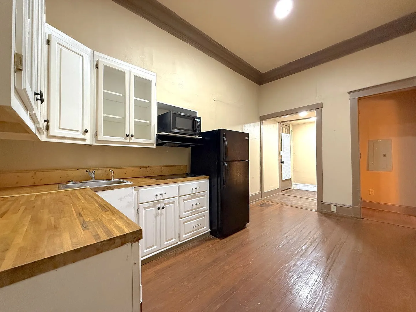 1 bed, 1.0 bath, $800 — Photo 2