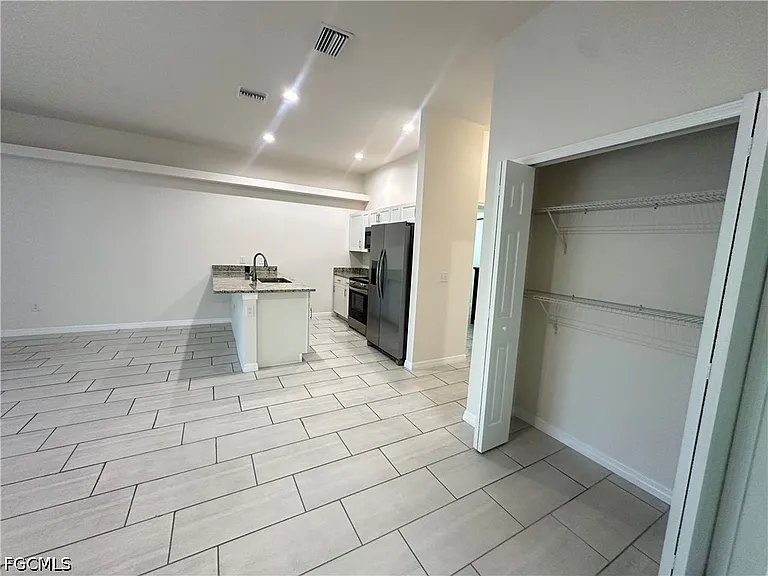 3305 SW 15th Pl — Photo 6