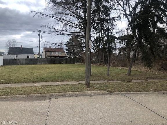 4th image of Luelda Ave