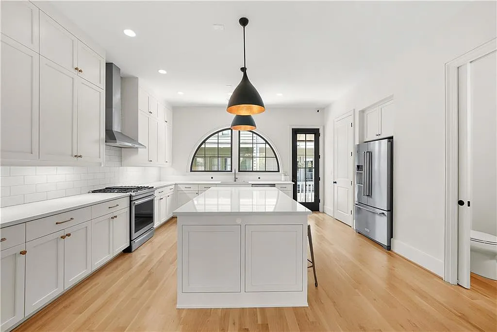 4 bed, 3.5 bath, 2112 sqft, $3,595 — Photo 2