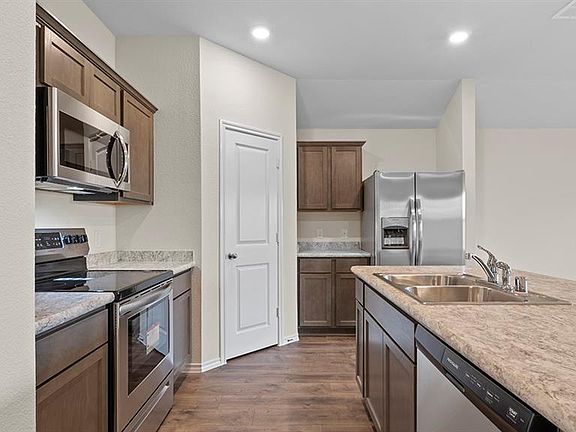 4th image of 3204 Winoak Dr
