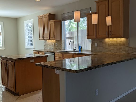 5th image of 320 Alder Ln