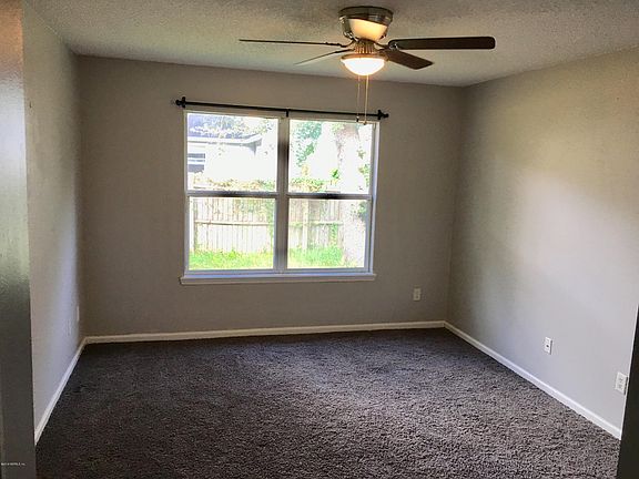 3rd image of 12057 Candlewyck Ln