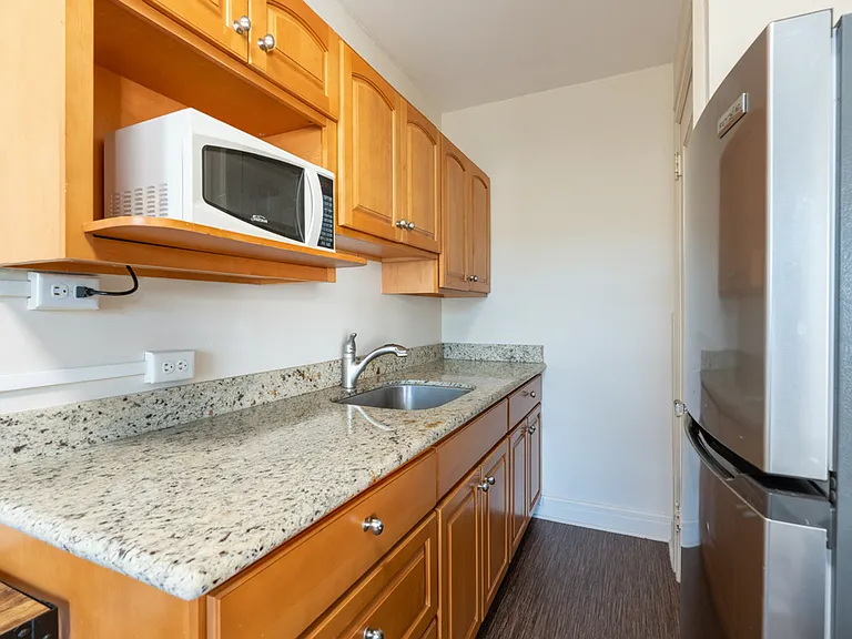 Davison Apartments — Photo 11
