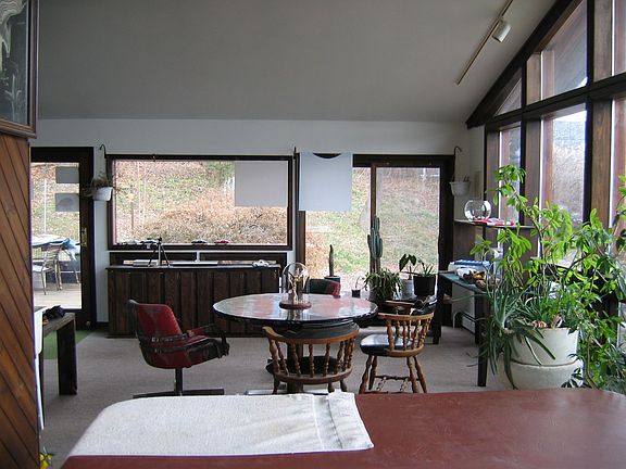 Kitchen toward fam rm