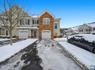 23 Dogwood Ln, Haskell, NJ 07420