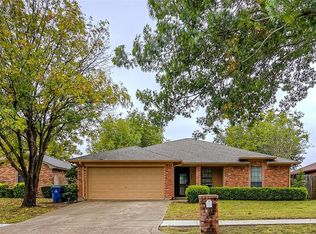 6353 Hunters Glen Dr, Watauga, TX 76148