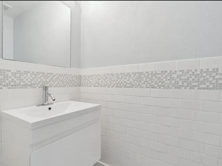 7164 W 2nd Ct — Photo 18