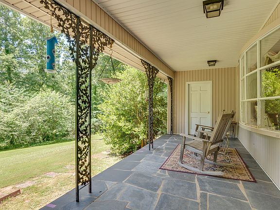 5th image of 102 Woodmere Dr