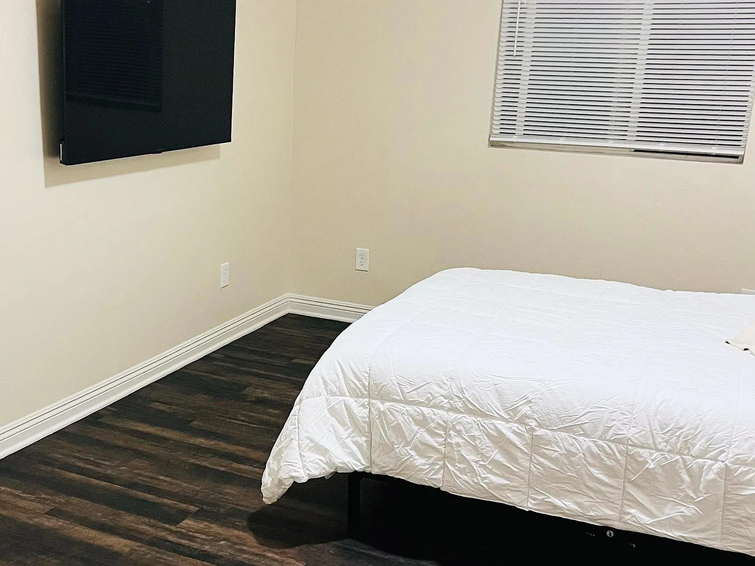 4 bed, 3.0 bath, 1600 sqft, $1,789 — Photo 1