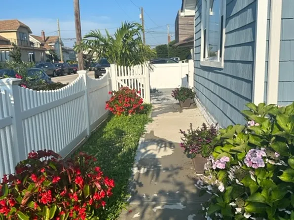 608 W Olive St, Long Beach, NY 11561