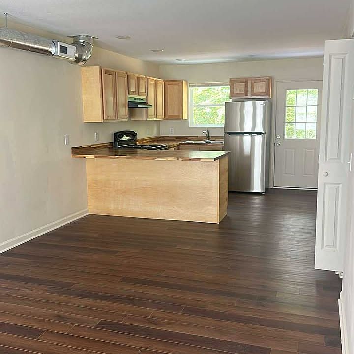 1st image of 505 E Villanow St