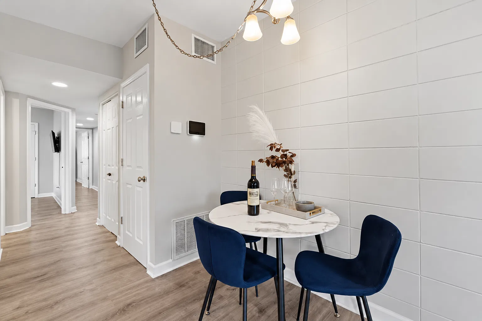 1511 E Kaley St — Photo 3