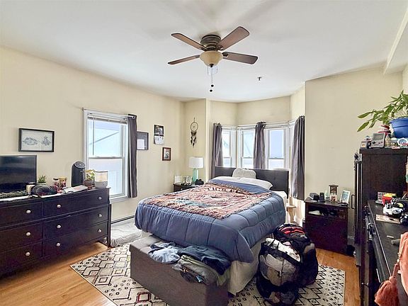 5th image of 15 Bonair St #B