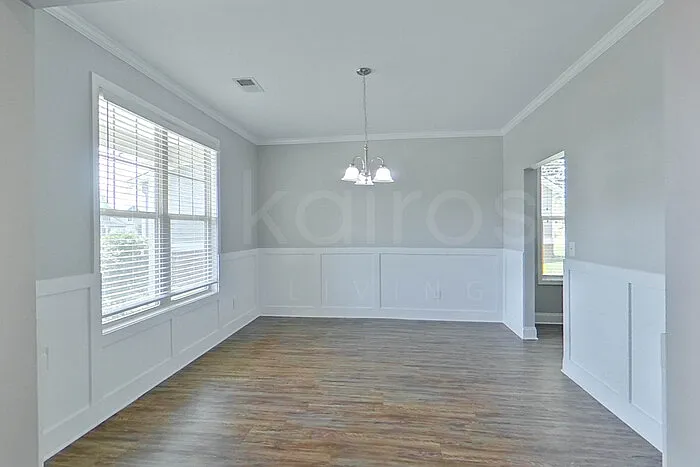 5 bed, 3.0 bath, 2572 sqft, $2,499 — Photo 2