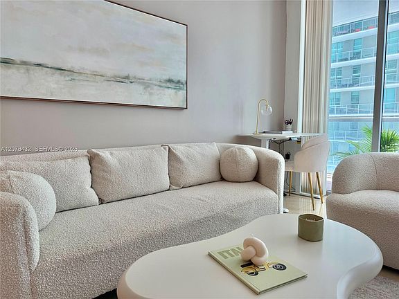 3rd image of 1111 SW 1st Ave APT 2215