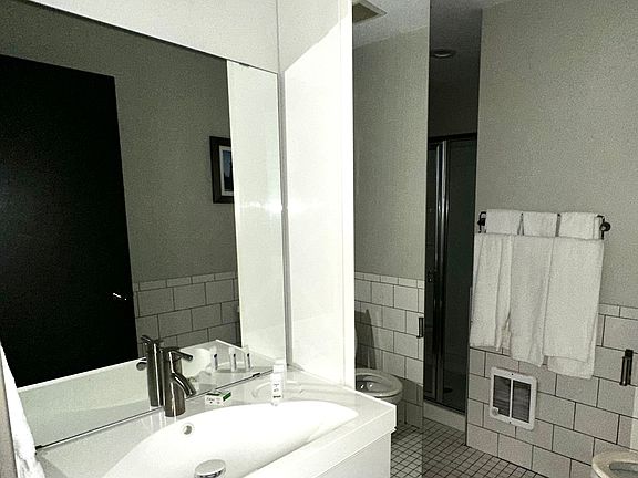 2nd image of 330-332 Saint Paul Pl #330-5