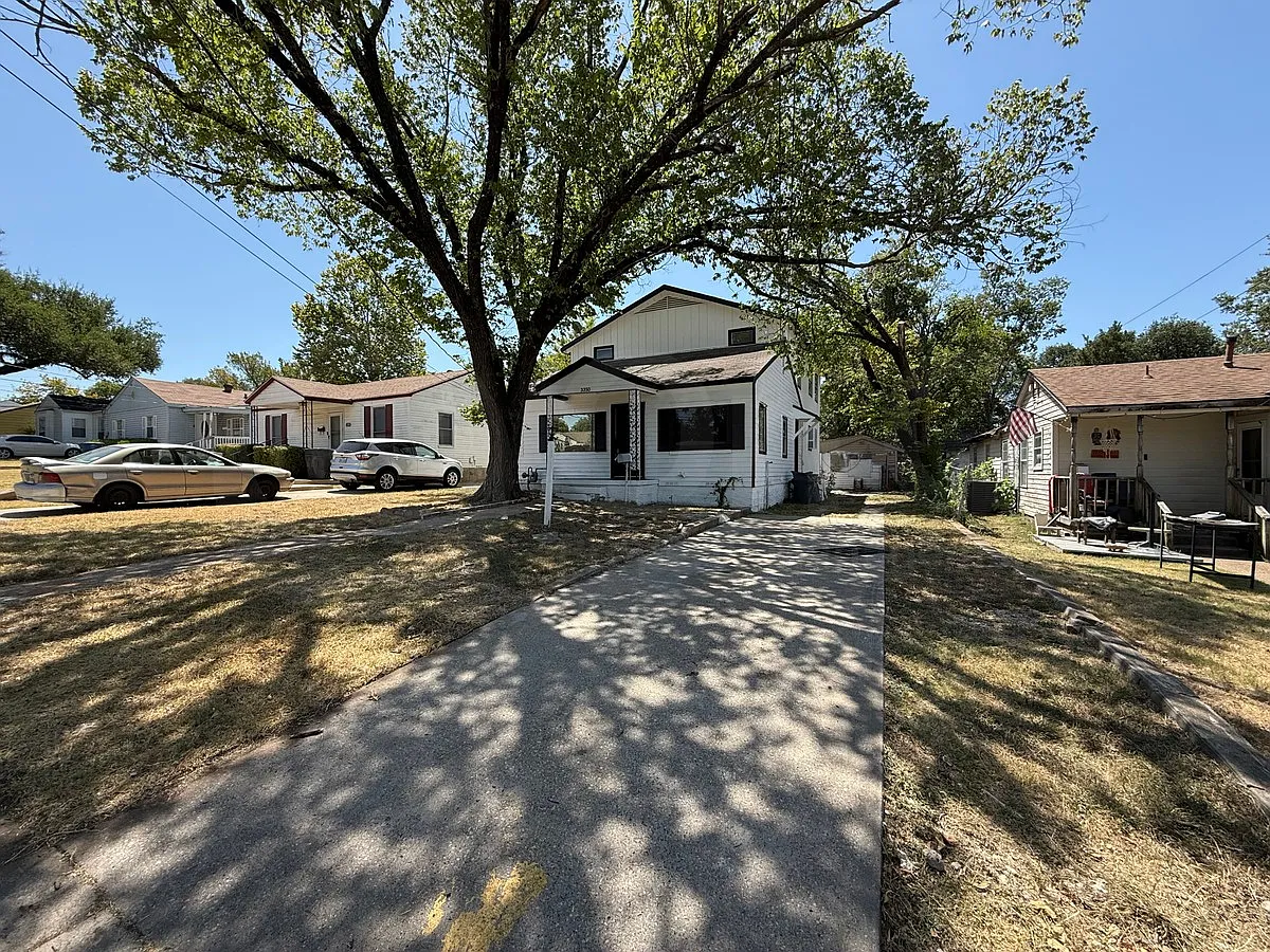 4 bed, 3.0 bath, 1904 sqft, $2,545 — Photo 3