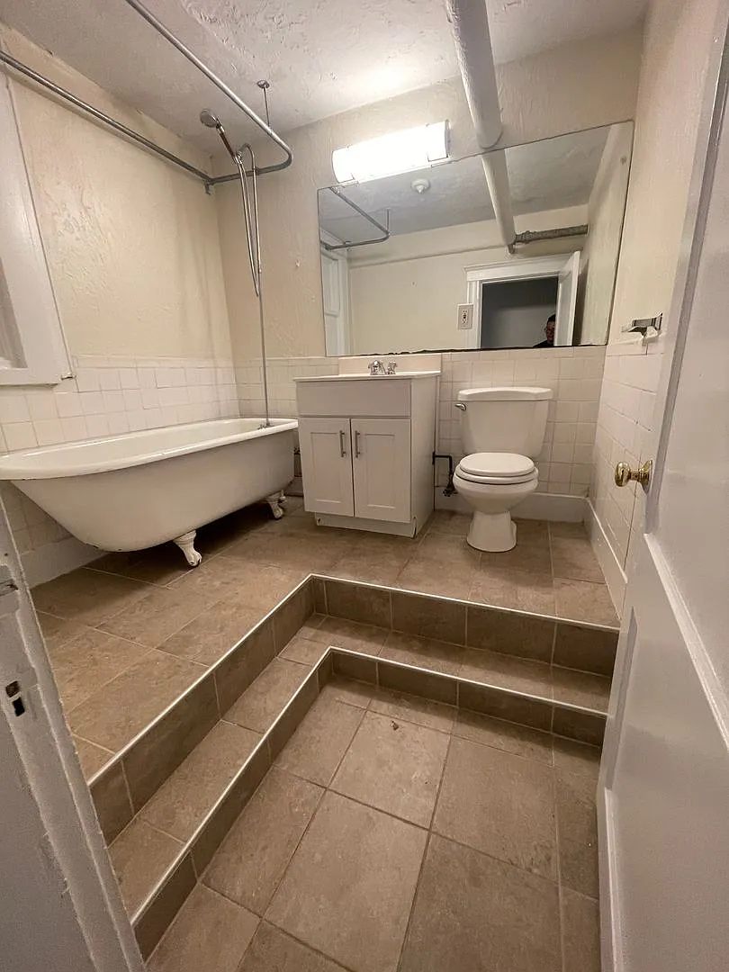 Super Charming Garen level 1 BED Massive eat in kitchen pet friendly Heat Inc No fee Free mpnh — Photo 4