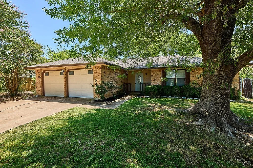 3 bed, 2.0 bath, 1344 sqft, $1,995 — Photo 1