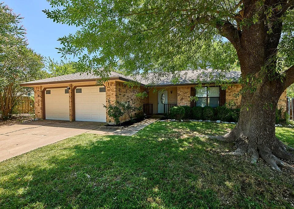1105 Stratford Cv